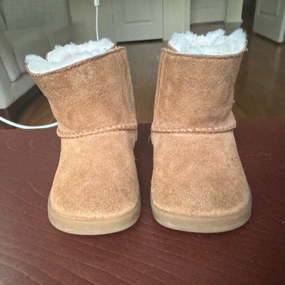 UGG BABY KEELAN SHEEPSKIN BOOTS, BROWN, SIZE 04/05, MEDIUM, 12-18 MONTHS